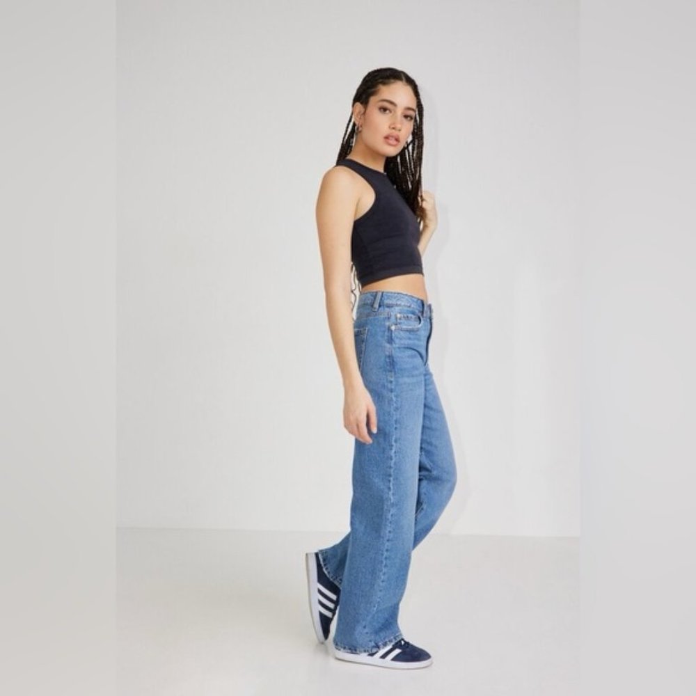 GARAGE | medium wash denim jeans wide leg - size 01 waist 25”